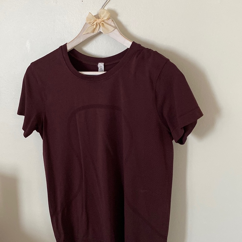 Lululemon tee